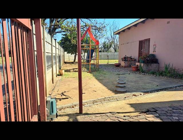 5 BEDROOM HOUSE FOR SALE IN VANDERBIJLPARK SW 1